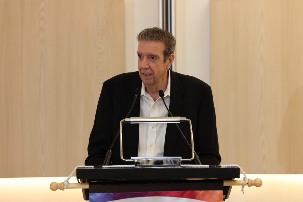 Bert Medina, Chair of the Board of Directors of The Marfan Foundation, speaks at a podium.